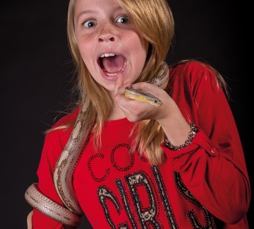 Zeeland-TropicalZoo-Meisje met sland.jpg