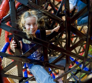 Indoorspeeltuin klimtoren.jpg